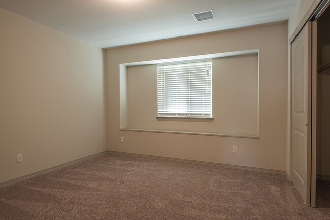 Building Photo - Stylish & Spacious Eastside Home with Stunning Modern Kitchen