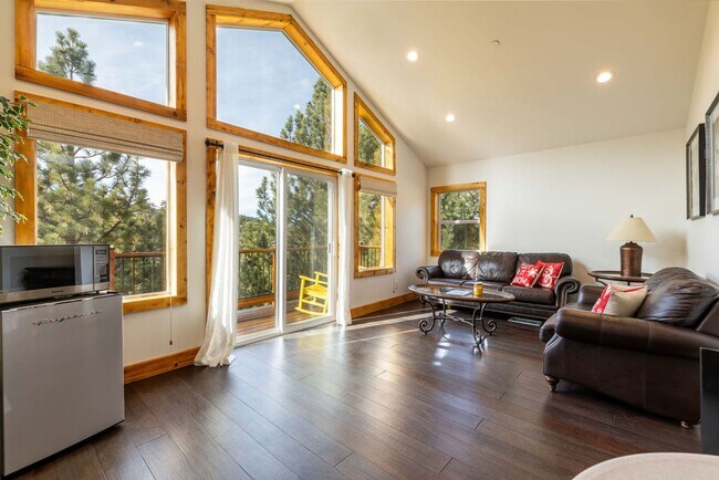 Building Photo - Stunning 4-Bedroom Home with Amazing Views, EV Charger & Solar in Big Bear!