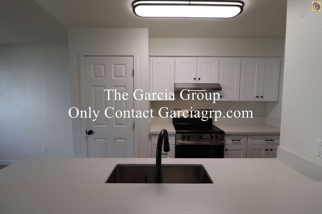 Building Photo - 1488 NE Paropa Ct