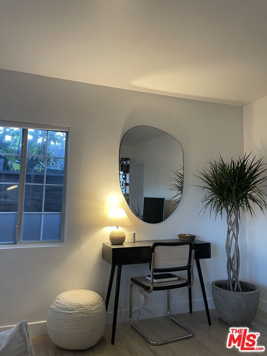 Building Photo - 830 Brooks Ave