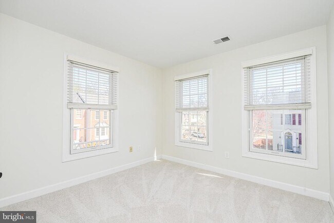 Building Photo - 12700 Dogwood Hills Ln
