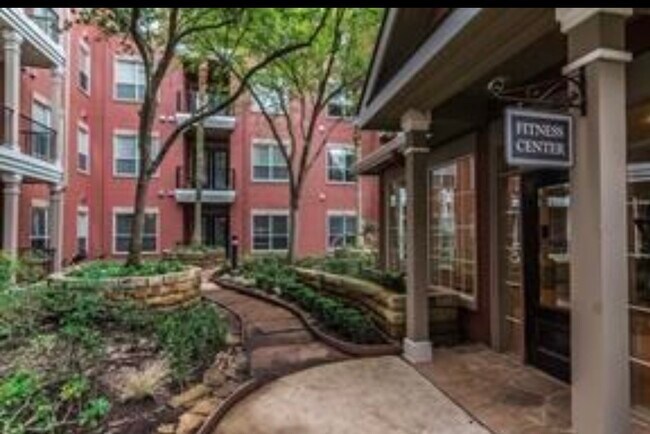 Building Photo - 2400 McCue Rd