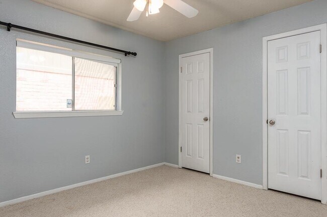 Building Photo - 2318 Colonial Ridge Dr