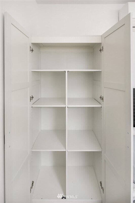 Building Photo - 632 10th Ave E