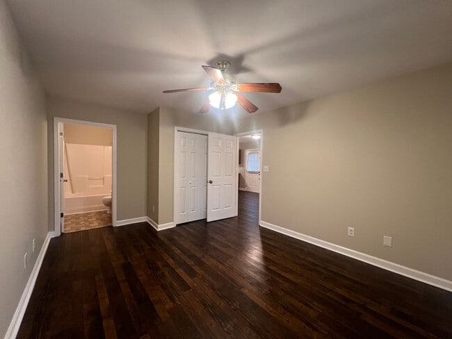 Building Photo - 2004 Grandhaven Dr