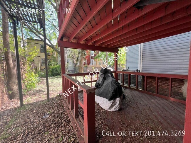 Building Photo - 366 Forrest St