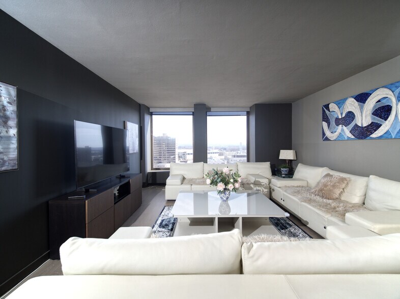 Building Photo - 1 Gold St