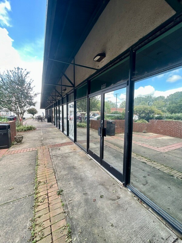 Building Photo - 5534 Albemarle Rd
