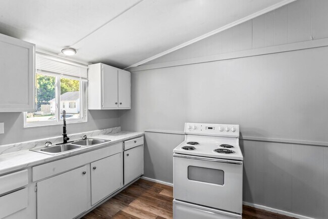 Building Photo - Affordable Comfort in Independence — 1-Bed...