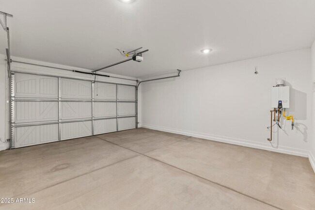 Building Photo - 15849 W Gray Fox Trl