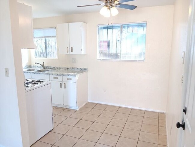 Building Photo - Charming 1 Bed/1 Bath in Central Tucson – ...