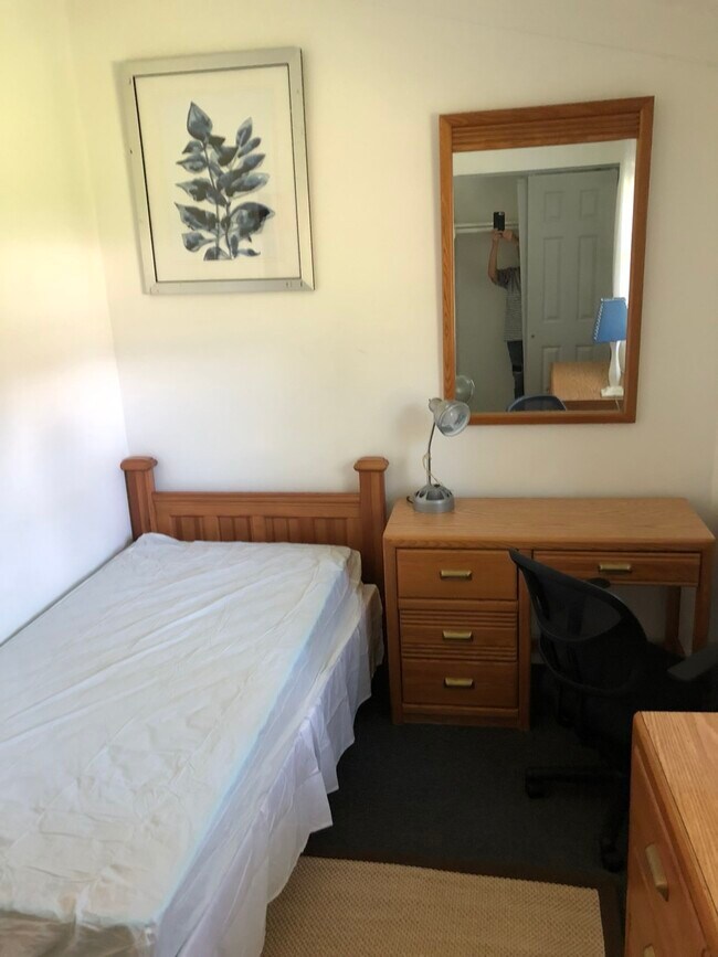 Building Photo - 303 Old Town Rd