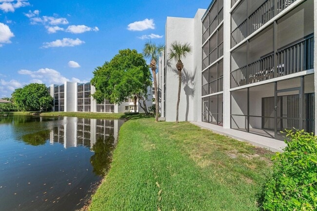 Building Photo - 1605 S US Hwy 1