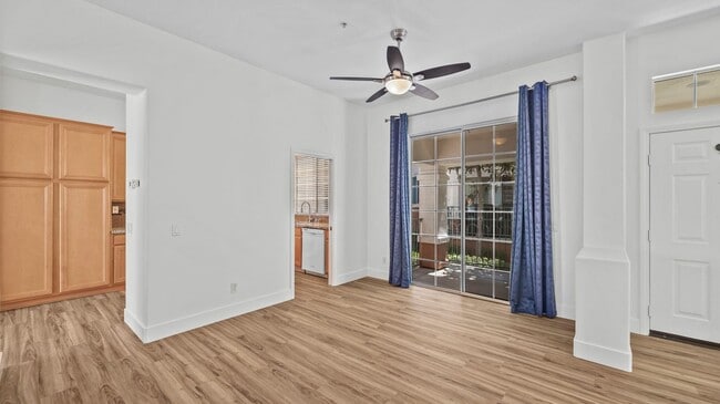 Building Photo - Tri-Level Townhome in Tustin