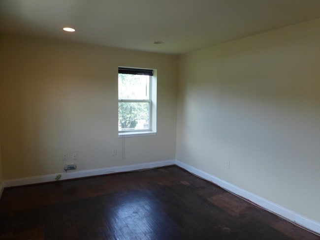 Building Photo - 5501 Foote St NE