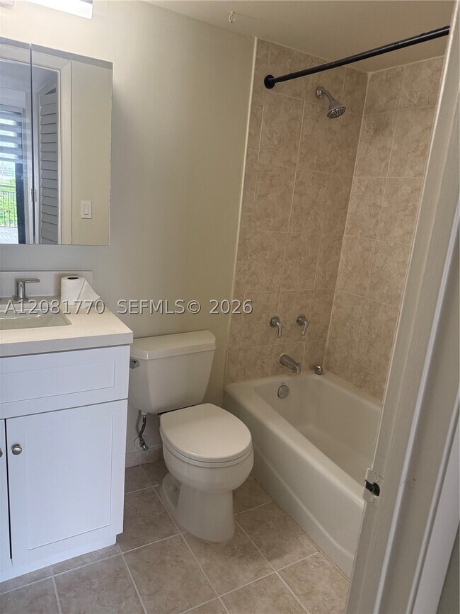 Building Photo - 540 Brickell Key Dr