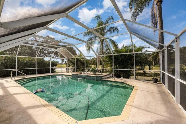 Building Photo - Luxurious 4 Bed/2.5 Bath Home with Stunning Lake and Golf Course Views with Pool on Savannahs Tra...