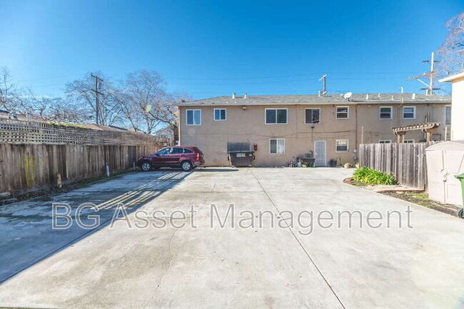 Building Photo - 2309 Eighth St