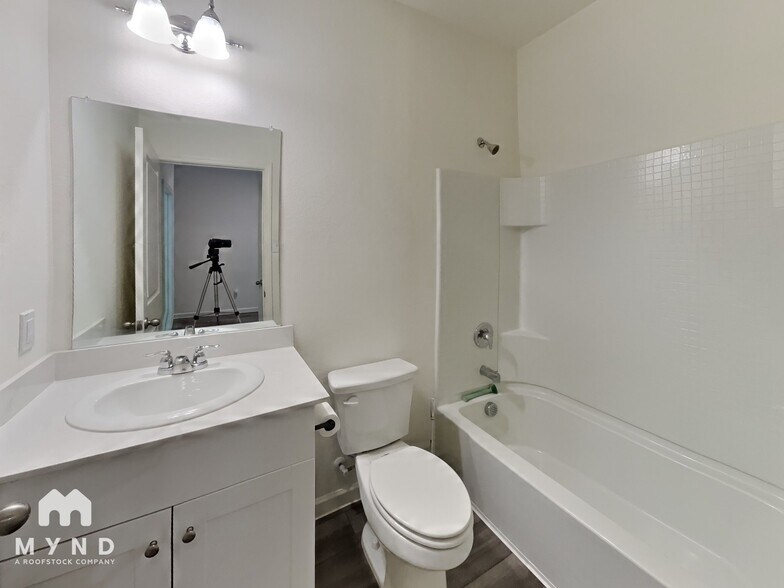 Building Photo - 5549 Ladytown Ln