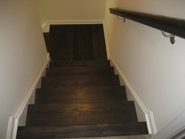 Building Photo - 360 Spring Hill Pl