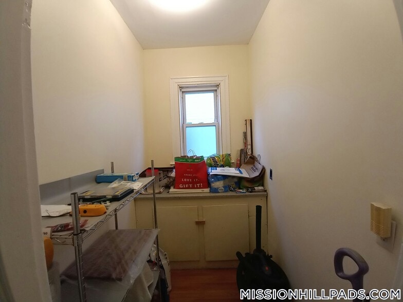 Building Photo - 103 Calumet St