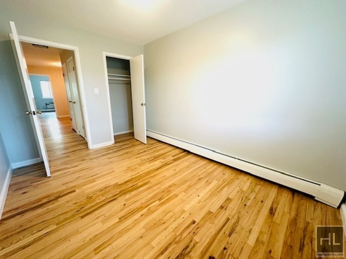 Building Photo - South Canarsie 4 Bed/2.5 Bath Beautiful Ho...