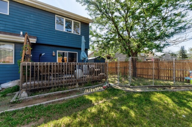 Building Photo - 4025 Wild Flower Dr