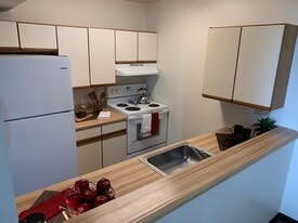 Building Photo - Wood Creek Apartments