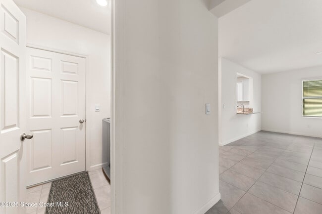 Building Photo - 7349 Tourmaline Dr