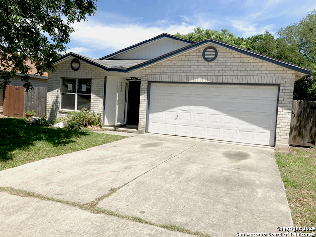 Building Photo - 8338 Bent Meadow Dr