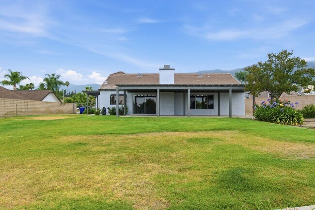 Building Photo - 5923 Burgundy Ave