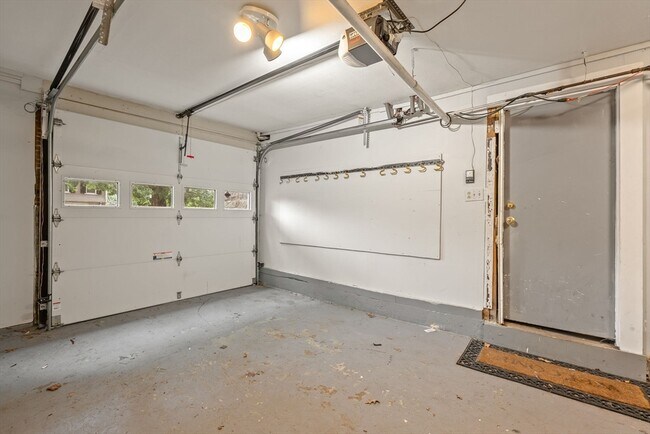 Building Photo - 103 Hollis Ave