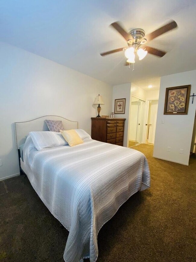 Building Photo - Eastlake Shores Downstairs Condo feat. Two Bedrooms and Two Bathrooms