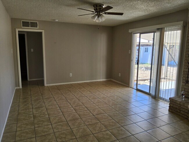 Building Photo - 3 Bedroom 2 Bath Home for Rent