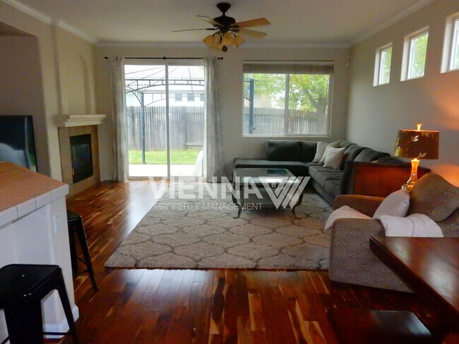 Building Photo - 550 Davenport Way