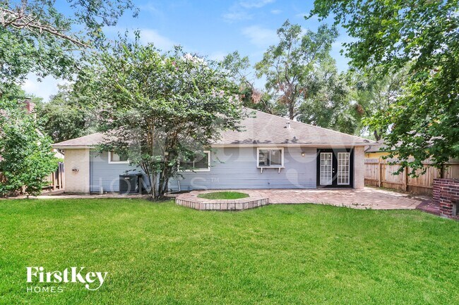 Building Photo - 15422 Pebble Lake Dr