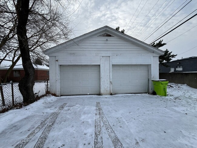 Building Photo - 22517 Petersburg Ave