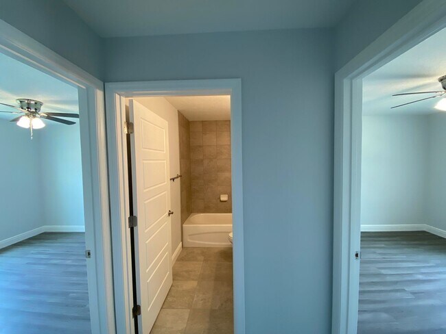 Building Photo - Custom Home - Desirable SE Ocala Neighborhood 3/2/2 **Wont Last**