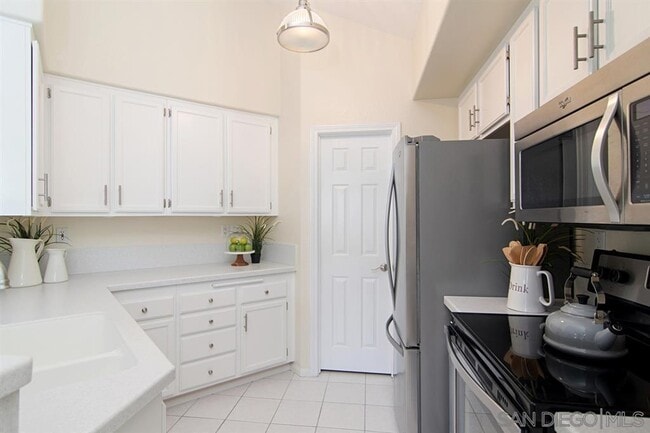 Building Photo - 7205 Calabria Ct