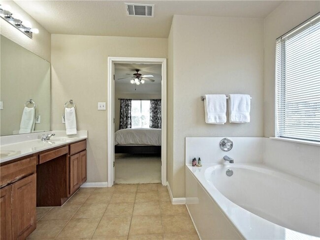 Building Photo - 4410 Meadowside Ln