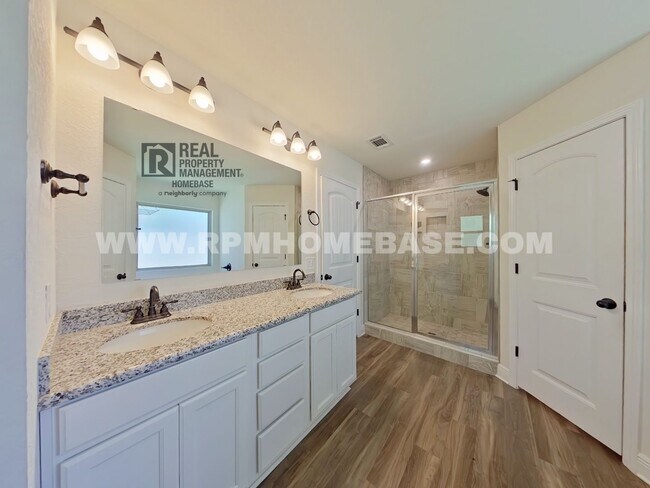 Building Photo - 5137 Peach Dr
