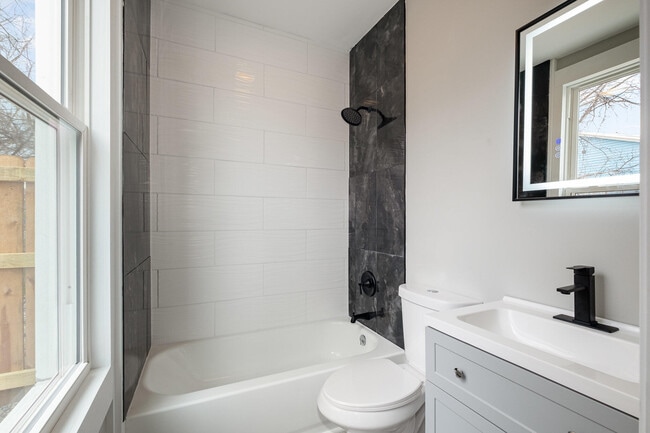 Building Photo - 1026 Orchard St