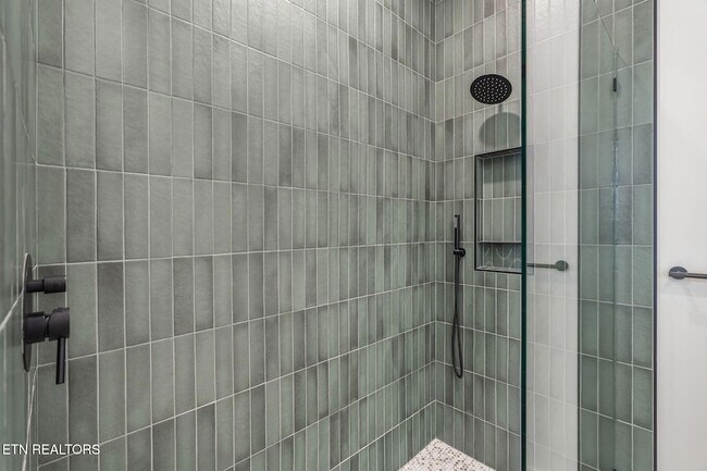 Building Photo - 7826 S Northshore Dr