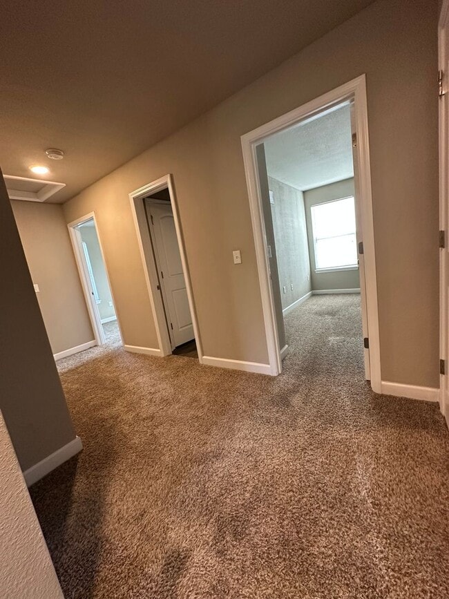 Building Photo - 3 Bed Townhome in Grain Valley