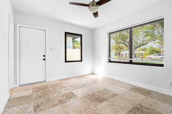 Building Photo - 1430 NE 16th Ave