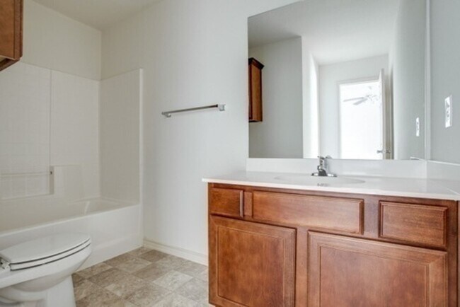 Building Photo - 1109-1111 Parkway Trail