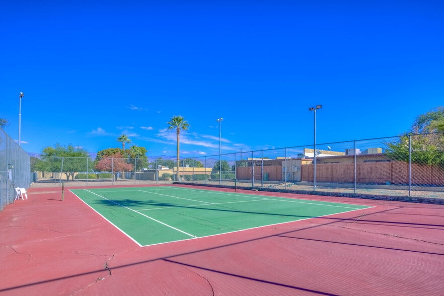 Building Photo - 982 S Pantano Rd