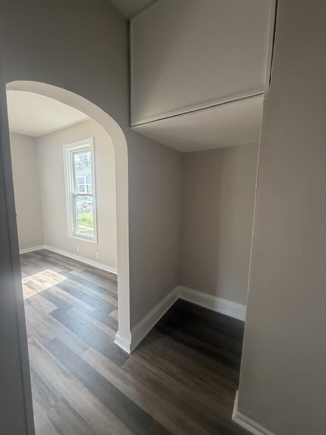 Building Photo - 5617 Abbottsford Ave