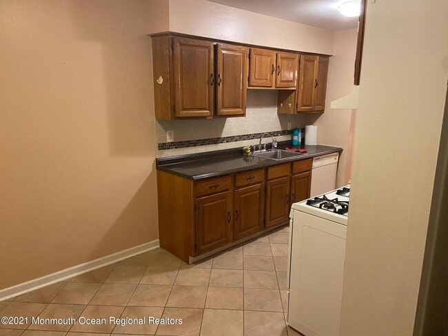 Building Photo - 438 Oak Knoll Dr