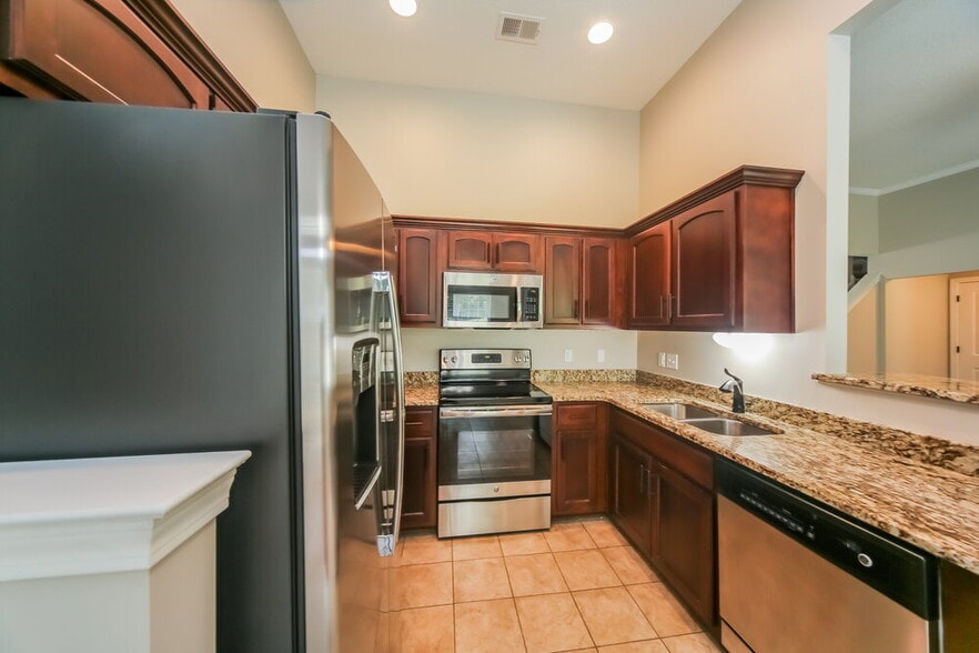 Building Photo - 5714 Kingsman Dr